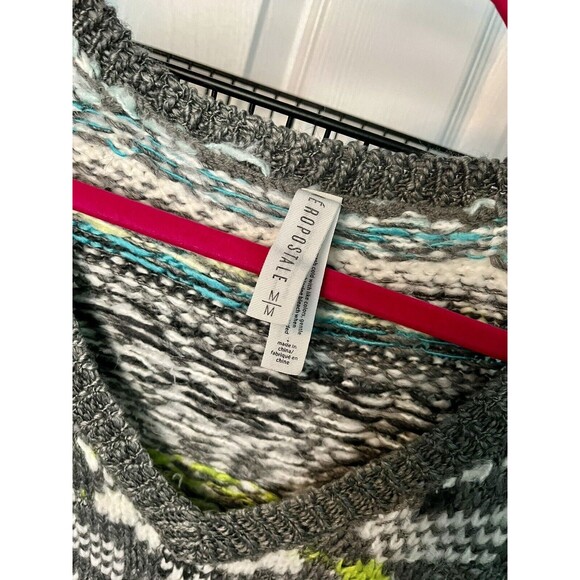 Aeropostale Womens Sweater V-Neck Fair Isle Gray Size M Lightly Worn - Picture 2 of 8